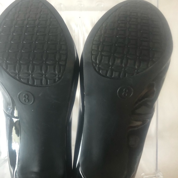 Black patent platform heels. - Picture 5 of 5